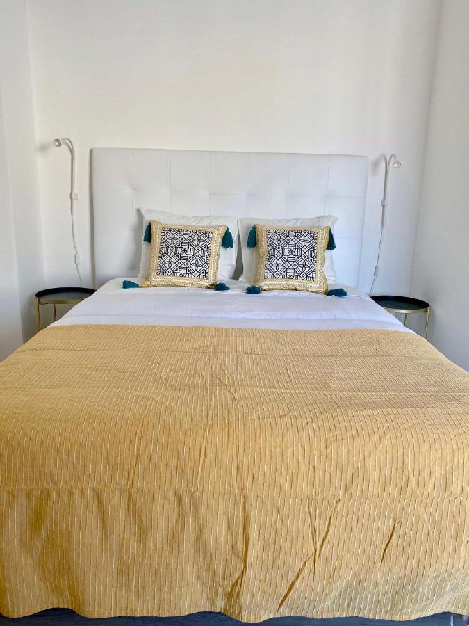 Apartment White Downtown *