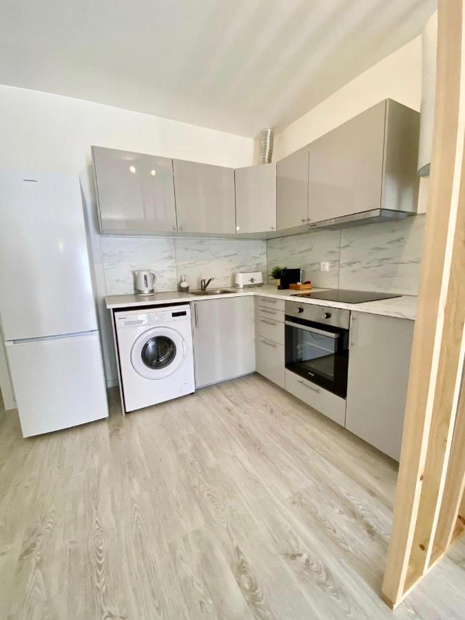 Apartment White Downtown