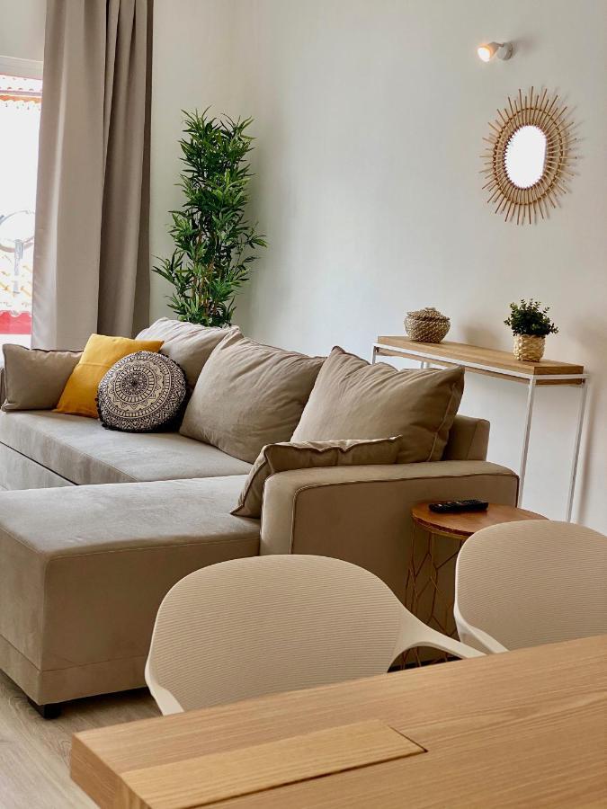 White Downtown Apartment *