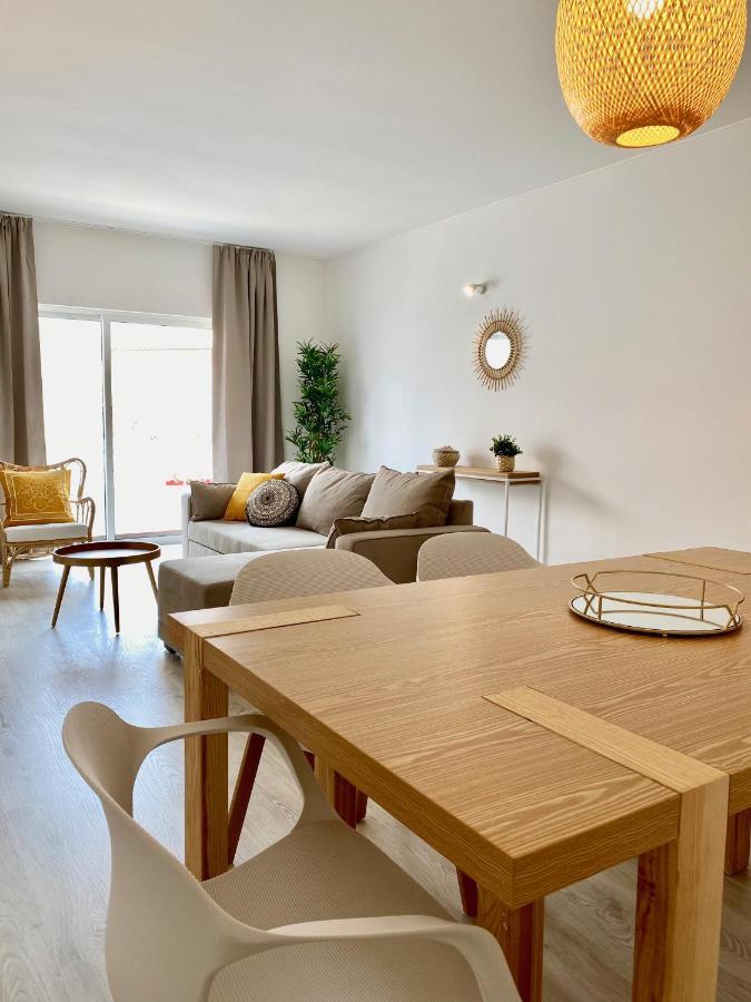 White Downtown Apartment Albufeira