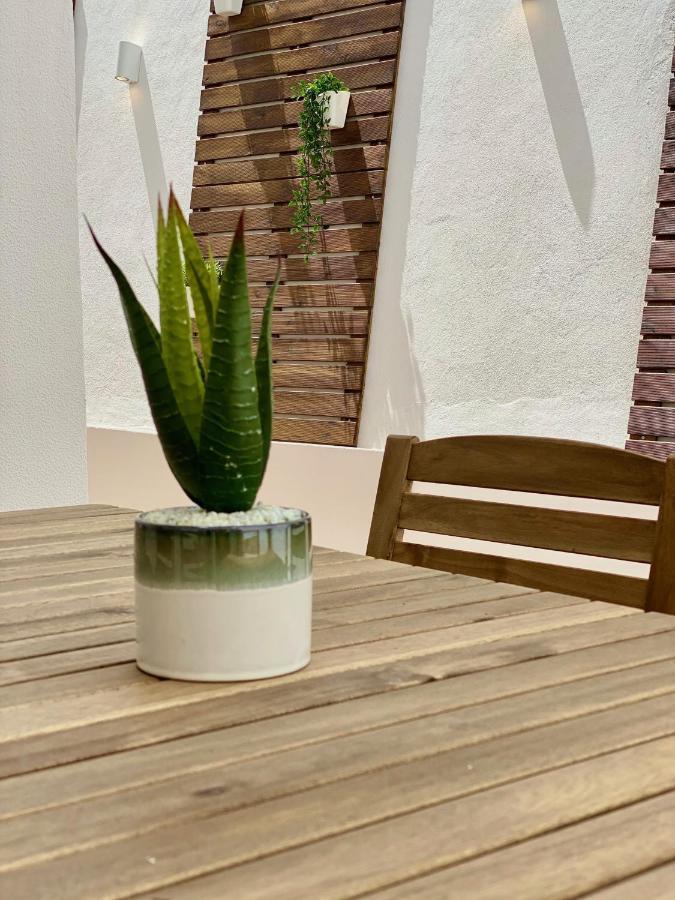 White Downtown Apartment *