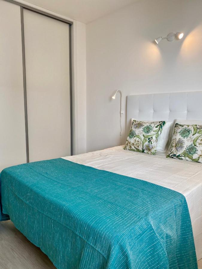 White Downtown Apartment *