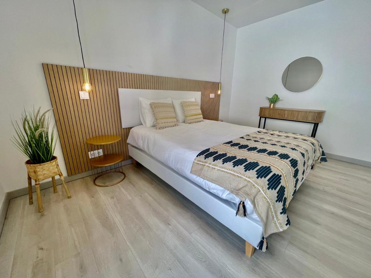 White Downtown Apartment Albufeira