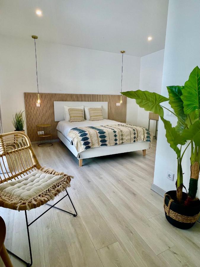 Apartment White Downtown